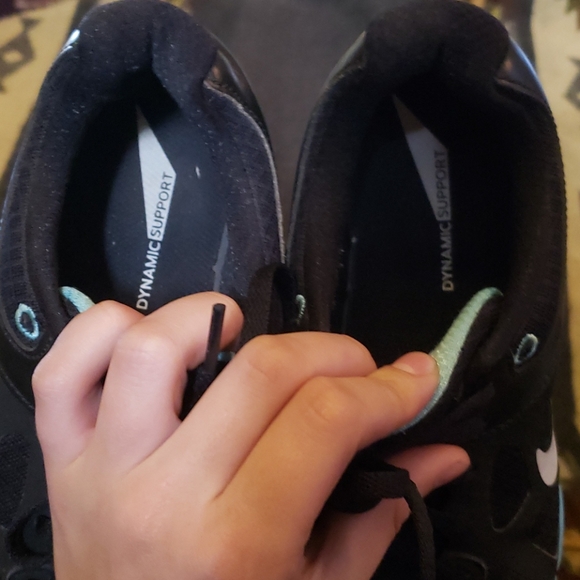 Running shoes - Picture 3 of 4